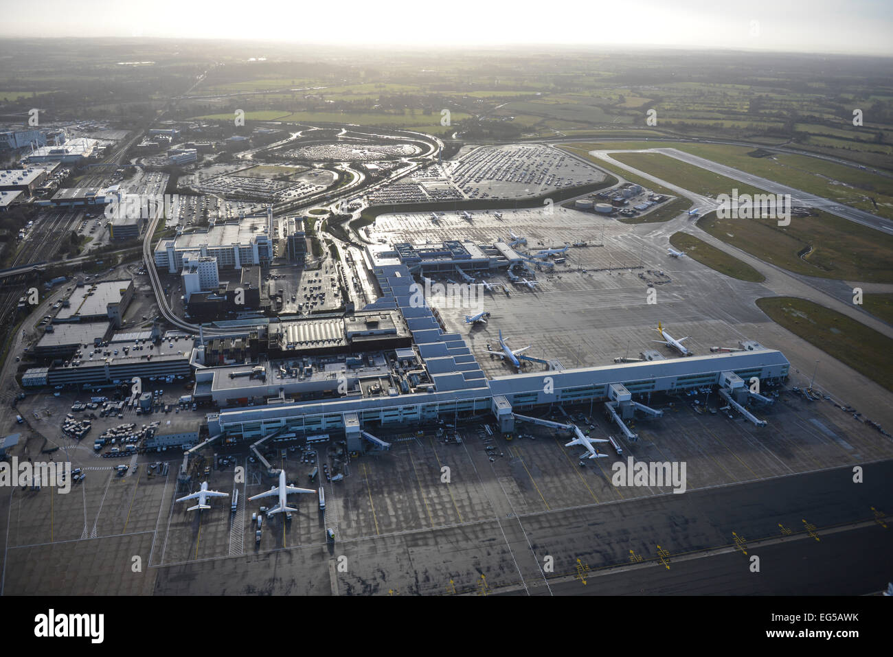 Eine Luftaufnahme der Flugzeuge geparkt in Birmingham International Airport Stockfoto