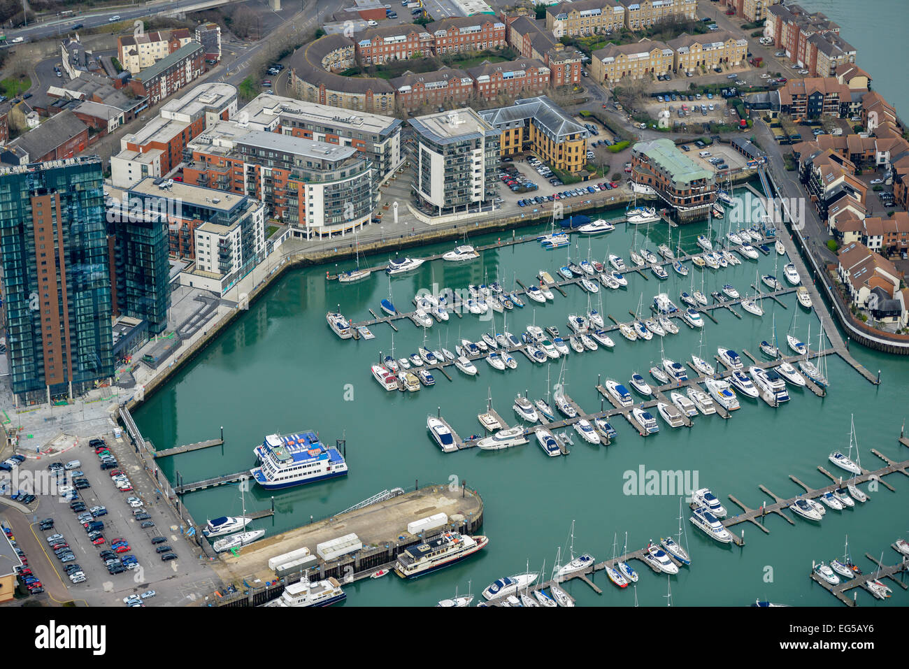 Eine Luftaufnahme des Ocean Village Marina in Southampton Stockfoto