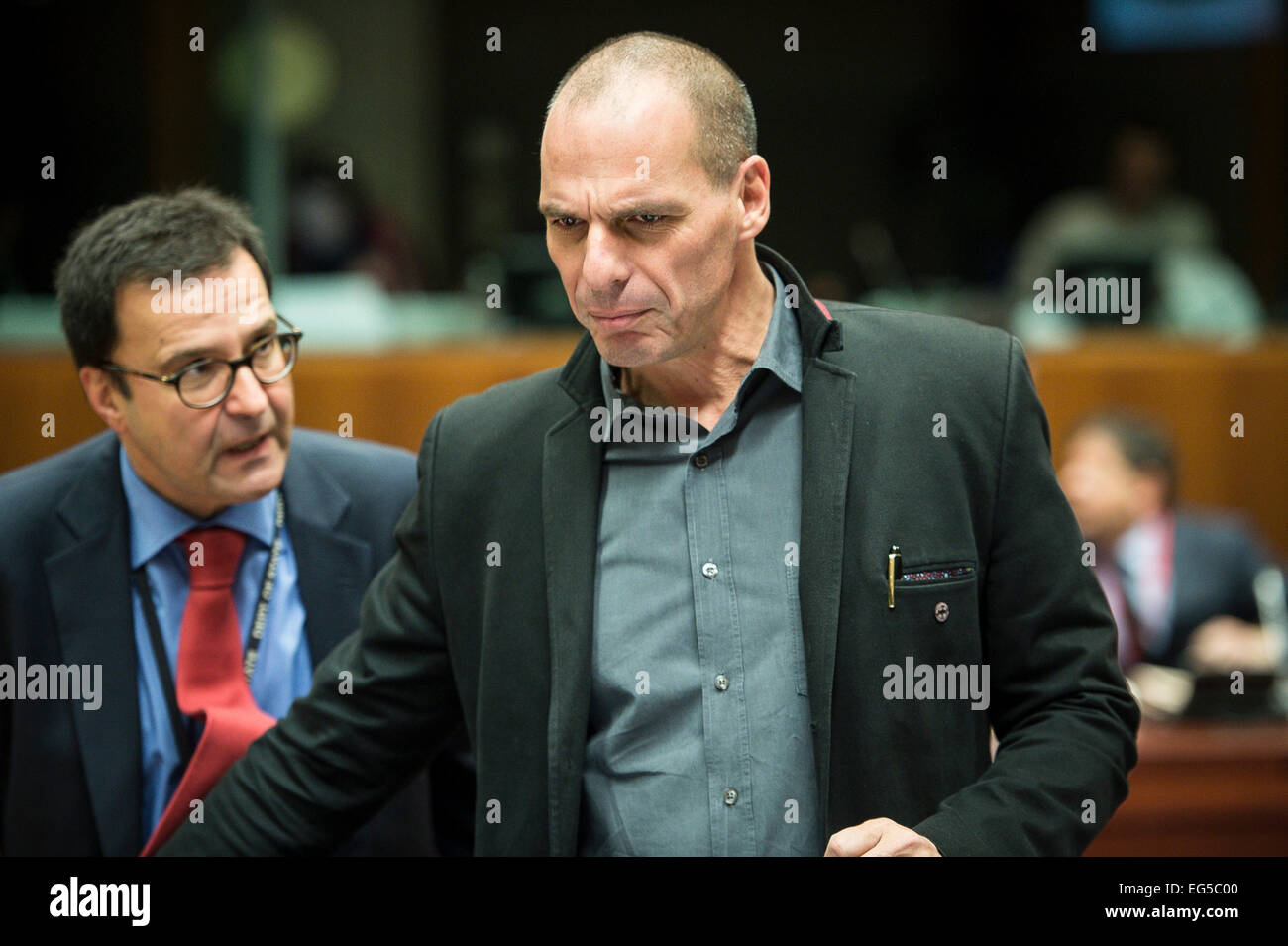 Brüssel, Bxl, Belgien. 17. Februar 2015. Griechenlands Finanzminister Yanis Varoufakis vor der europäischen wirtschaftlichen und finanziellen Angelegenheiten (ECOFIN) treffen auf dem Europäischen Rat in Brüssel am 17.02.2015 von Wiktor Dabkowski Credit: Wiktor Dabkowski/ZUMA Draht/Alamy Live News Stockfoto