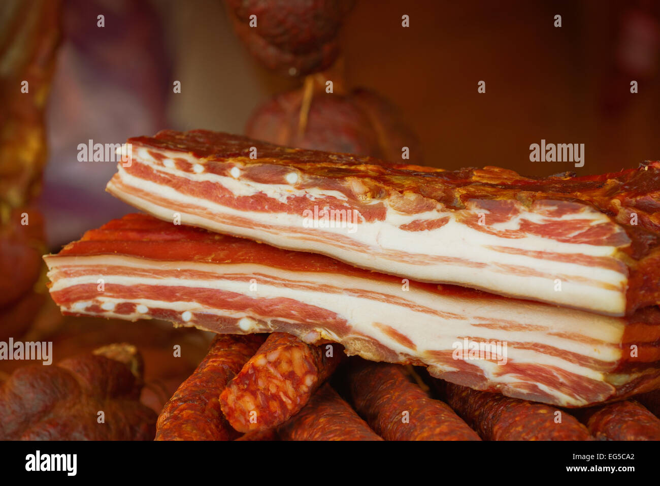Ausgehärteten Speck Stack, geräuchert und bewahrt Schweinefleisch gilt als eine Delikatesse Essen in einigen Kulturen. Stockfoto