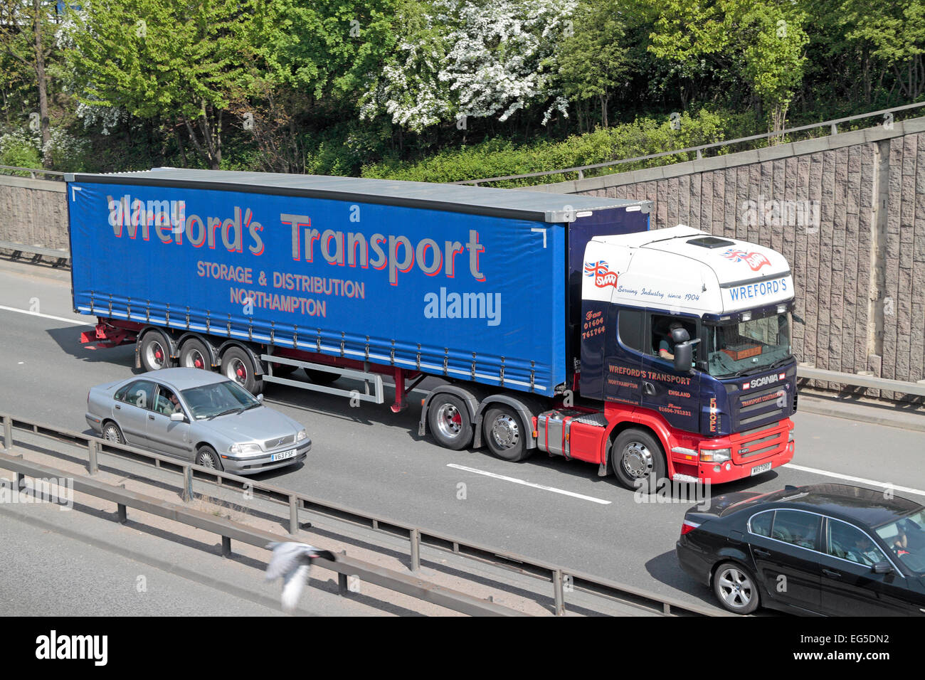 Ein Wreford Transport LKW unterwegs auf der A40 in Westlondon. Stockfoto