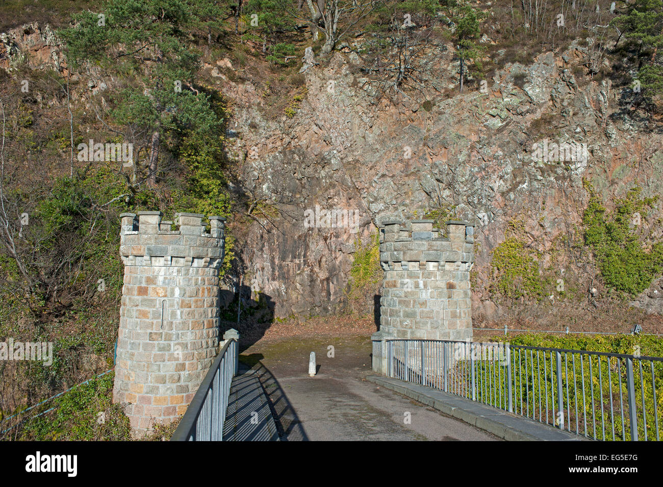 Das Nordende der berühmten Thomas Telford Eisen Brücke über den River Spey in Craigellachie in Morayshire.   SCO 9585 Stockfoto