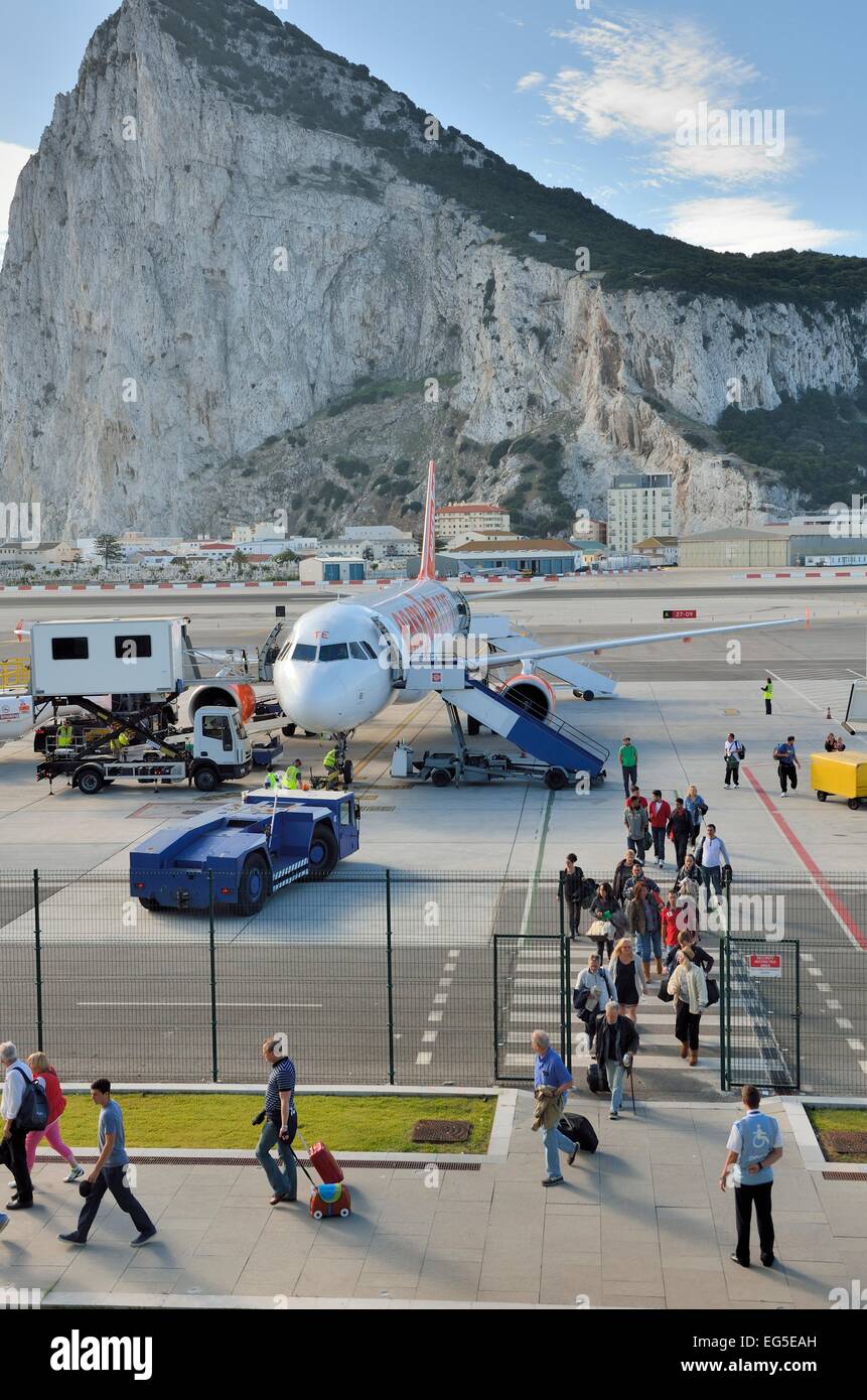 EasyJet-Passagiere aussteigen Gibraltar International Airport britischen Überseegebiet Stockfoto