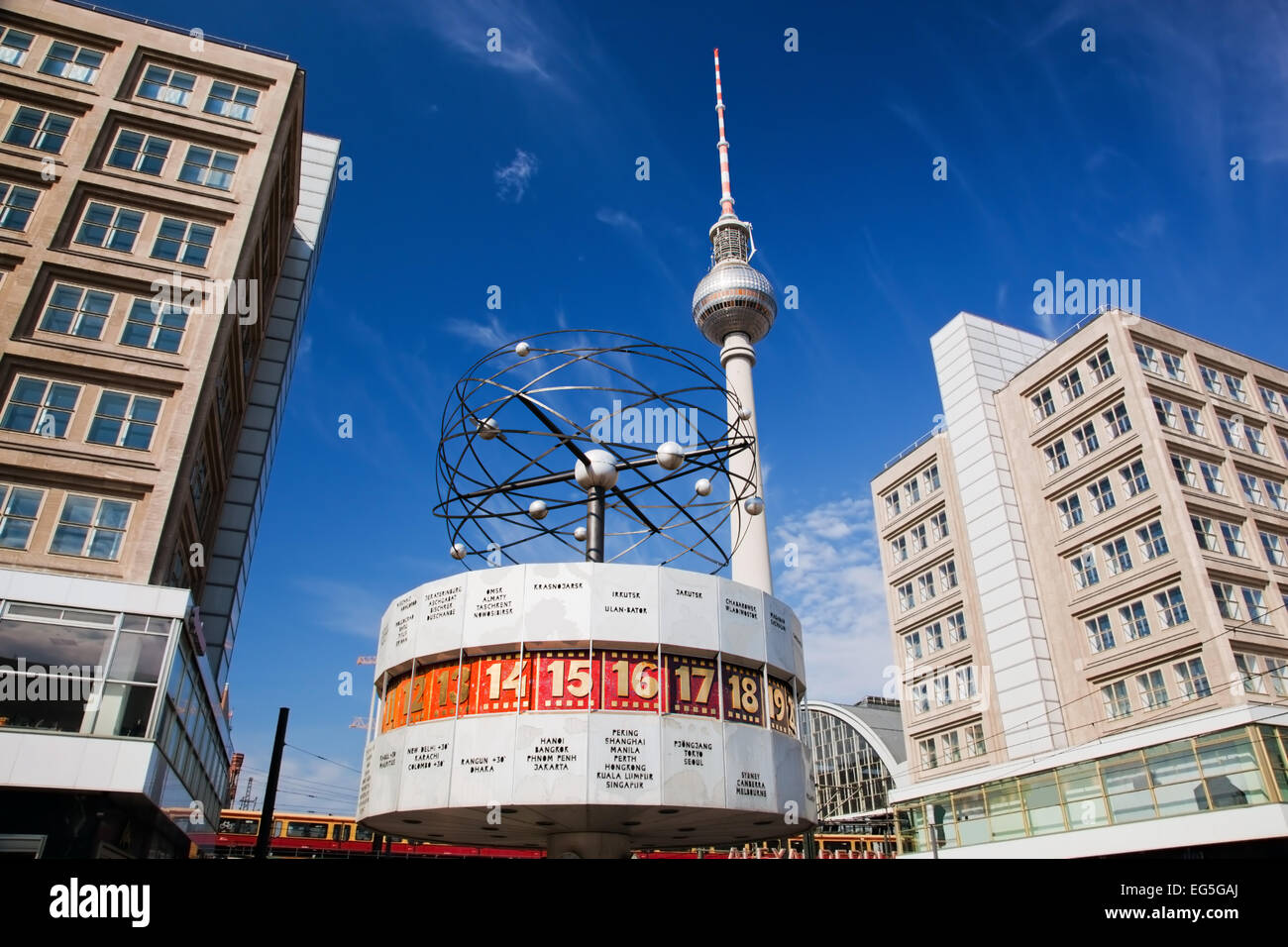 Die Weltzeit-Uhr, deutsche Weltzeituhr am Alexanderplatz in Berlin, Deutschland Stockfoto