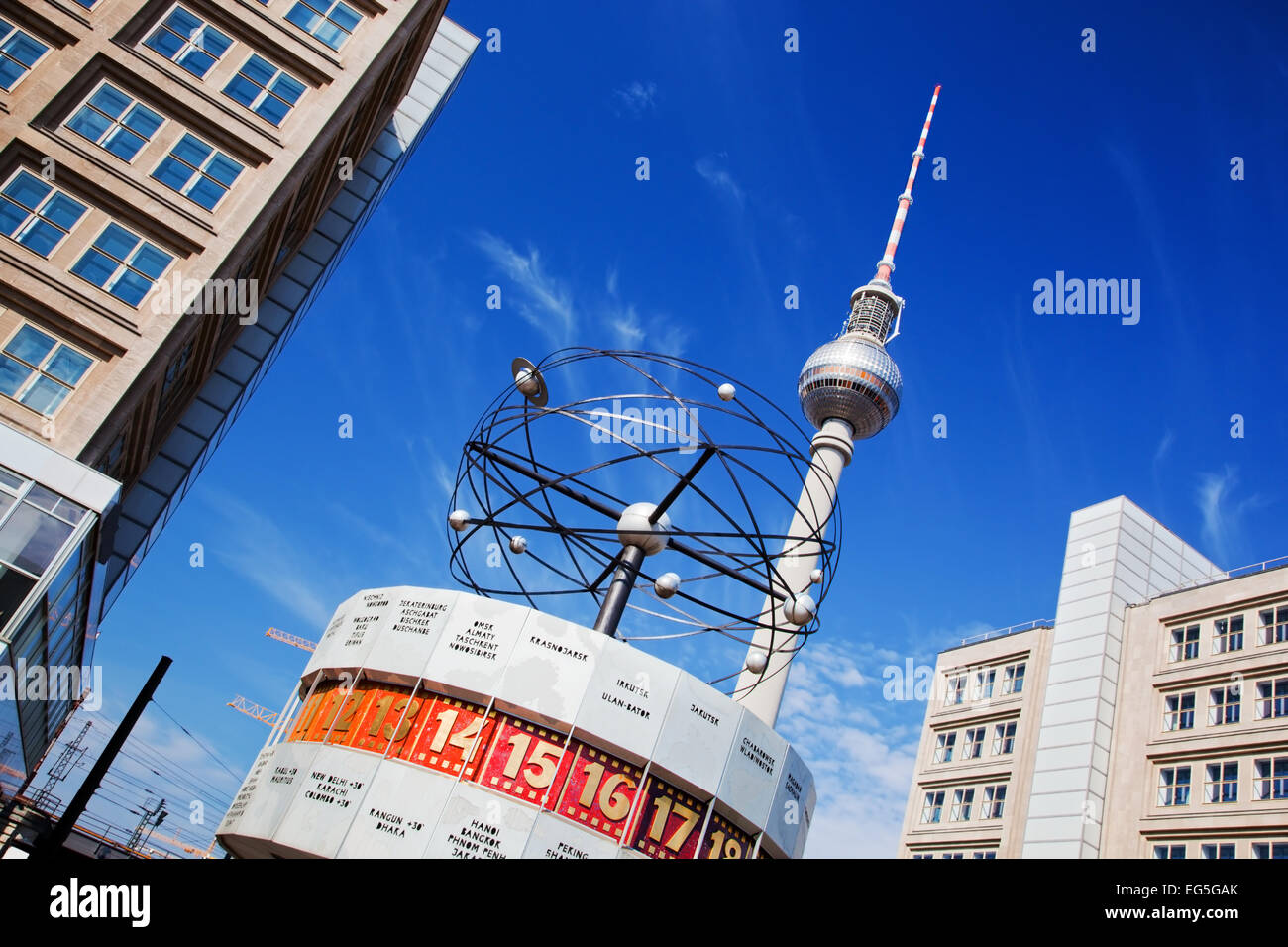 Die Weltzeit-Uhr, deutsche Weltzeituhr am Alexanderplatz in Berlin, Deutschland Stockfoto