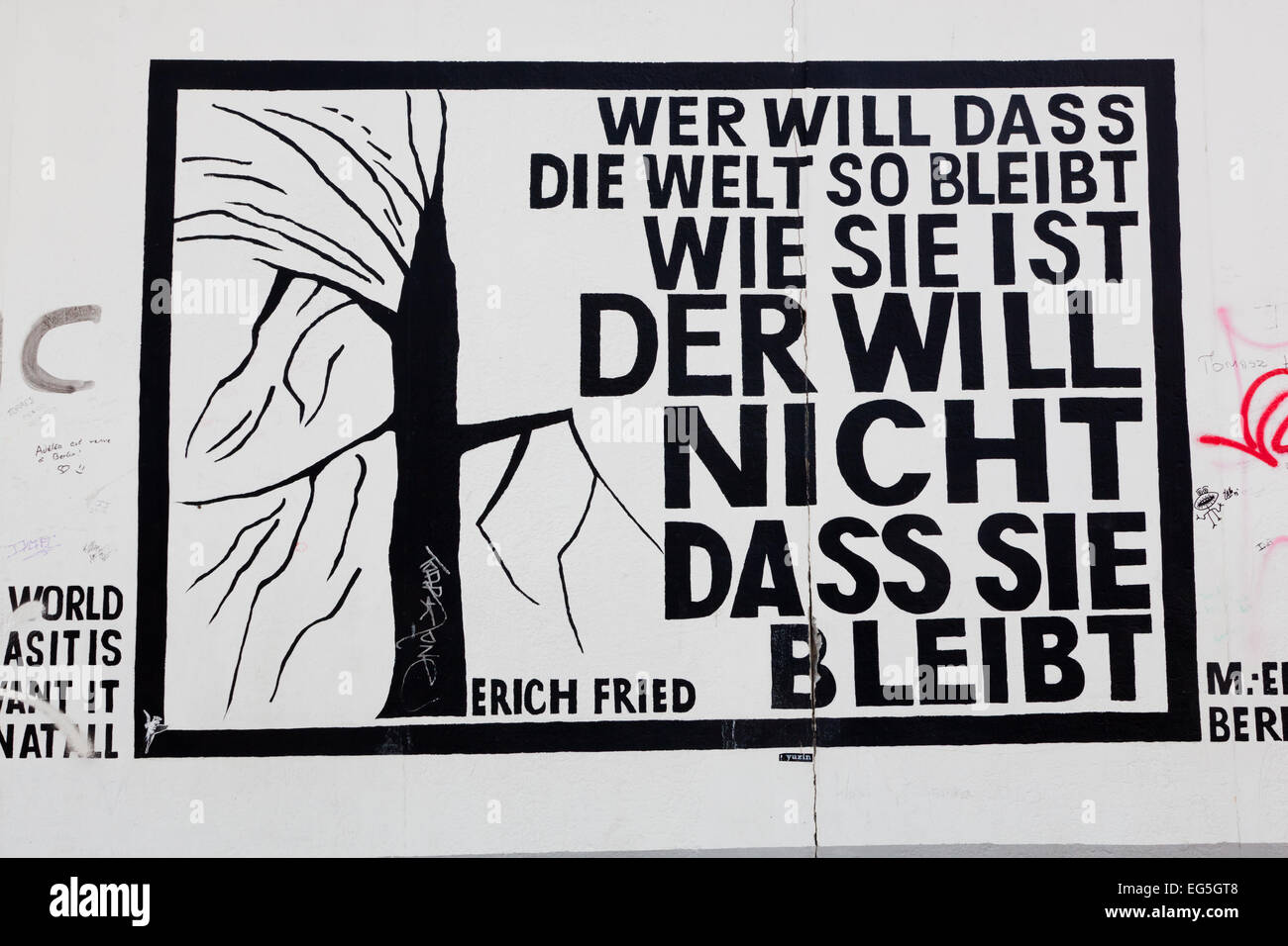 BERLIN, Juli 26: Graffiti an der East Side Gallery am 26. Juli 2013 in Berlin, Deutschland. Es dokumentiert eine Zeit des Wandels und der Hoffnung. Stockfoto