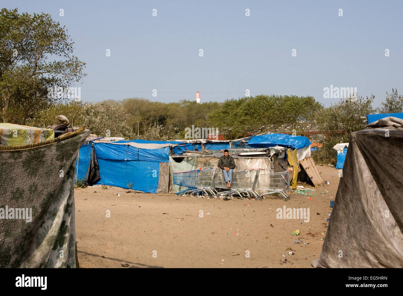 Alltag in The Camp "Jungle" in Calais, Frankreich, wo Hunderte von Migranten richten Sie zu Hause, mit vielen Hoffnung England eingeben Stockfoto