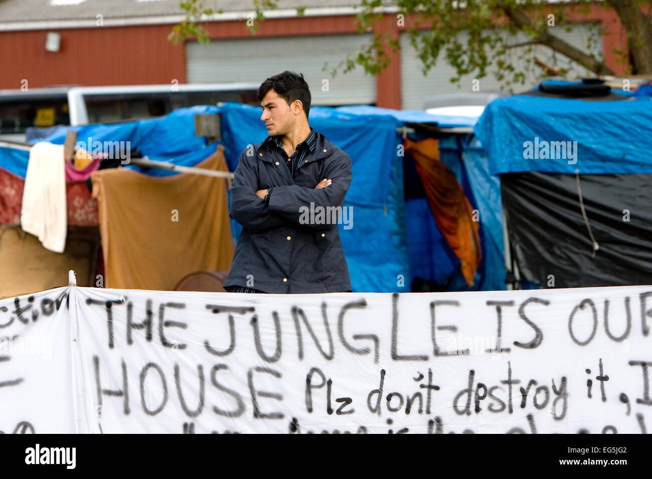 Alltag in The Camp "Jungle" in der Nähe der nördlichen Hafen von Calais, wo Hunderte von Migranten nach Hause, mit vielen Hop eingerichtet haben Stockfoto