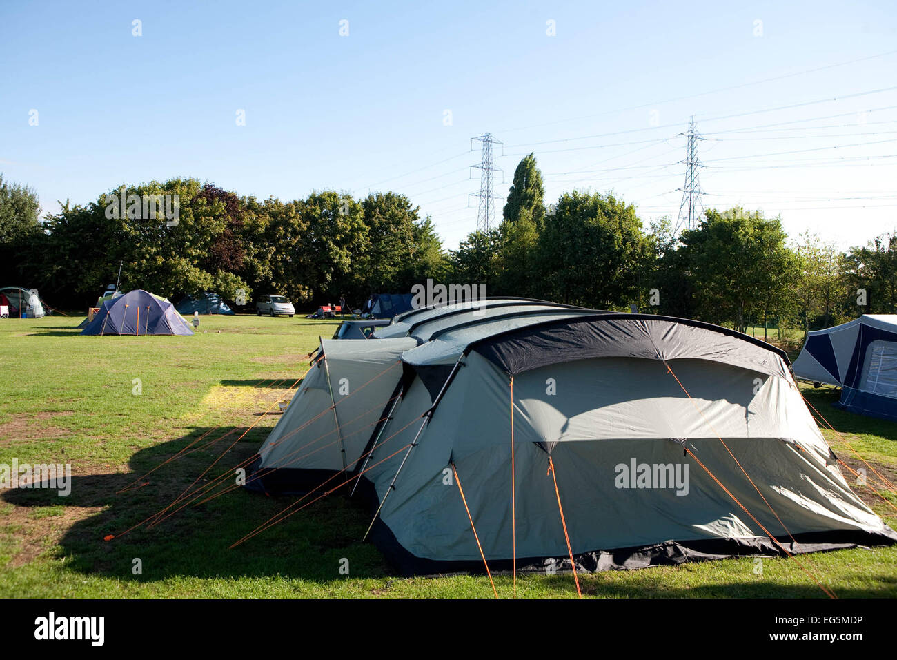 Ein Campingplatz im Lea Valley, wo Urlauber bleibt während der Sommermonate, In London, England Stockfoto