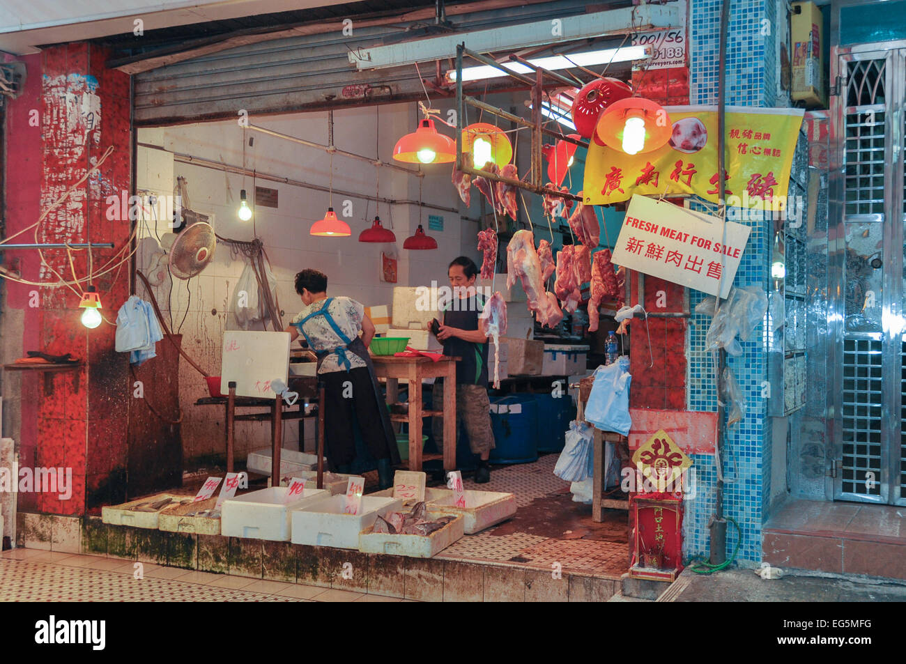 Frischfleisch-Stall - Gage Street Wet Market, Hong Kong Stockfoto