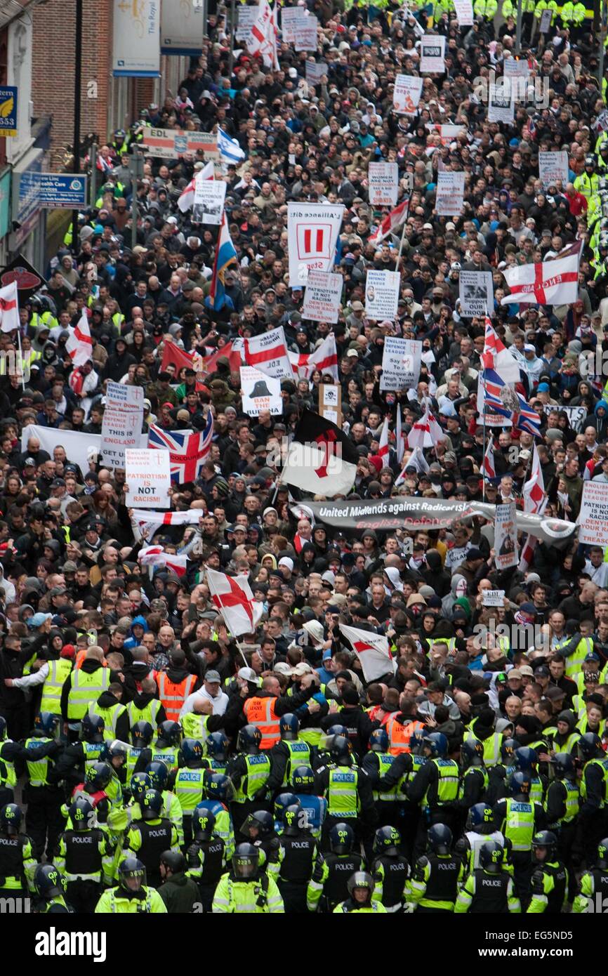 Ein English Defence League (EDL) Protest in London, England. Mitglieder der EDL hielten einen statische Protest in Lesung Stockfoto