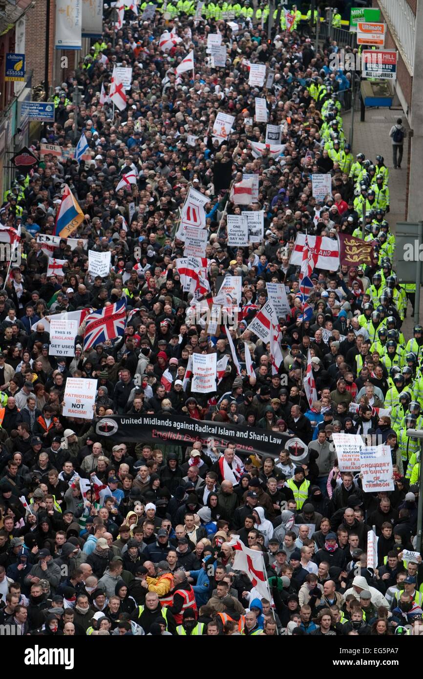 Ein English Defence League (EDL) Protest in London, England. Mitglieder der EDL hielten einen statischen Protest in London Stockfoto
