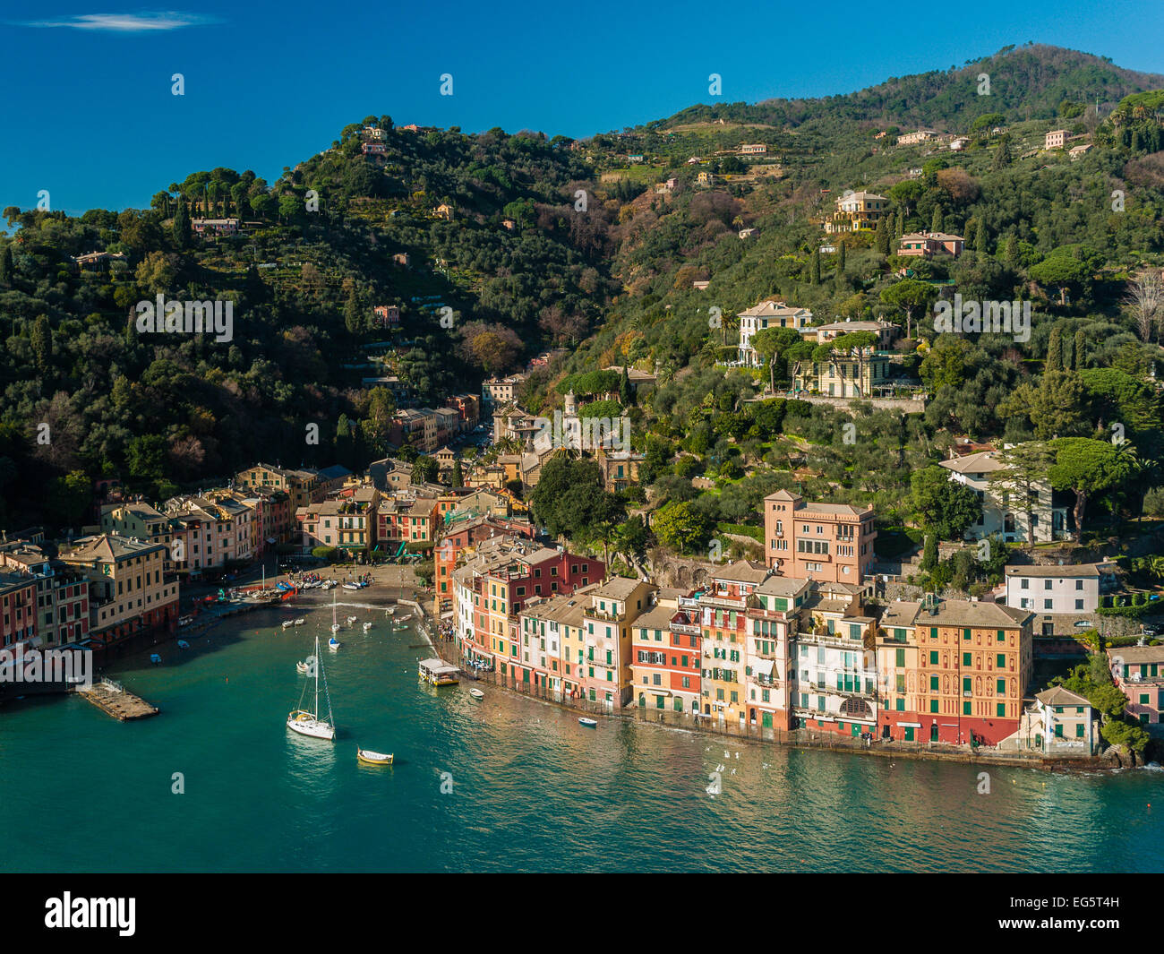 Ansicht von Portofino aus einem nahe gelegenen Hügel im winter Stockfoto