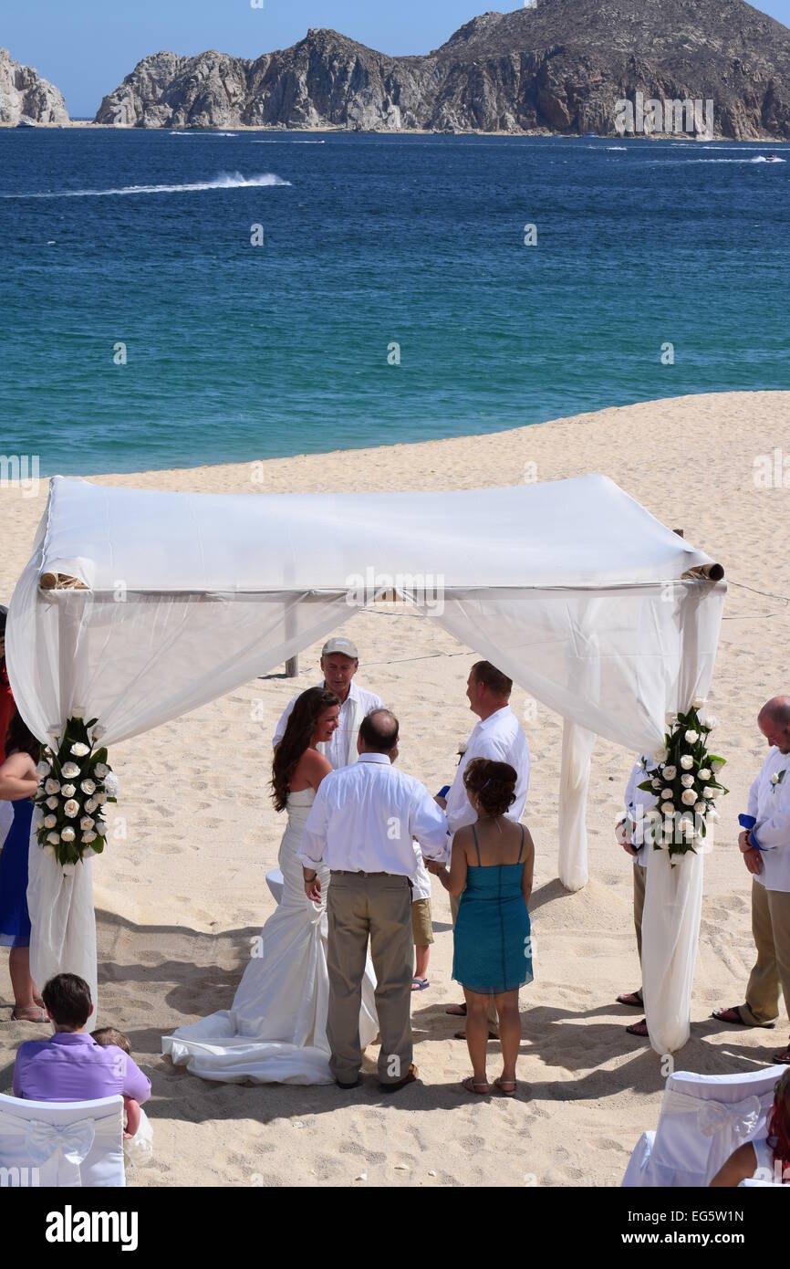 Trauung am Strand in Cabo San Lucas. Stockfoto