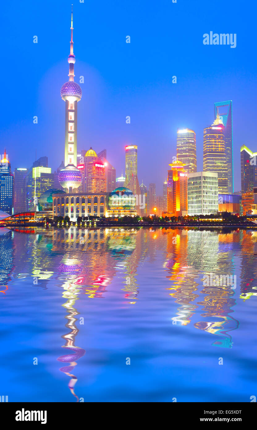 Shanghai Skyline bei Nacht, China Stockfoto