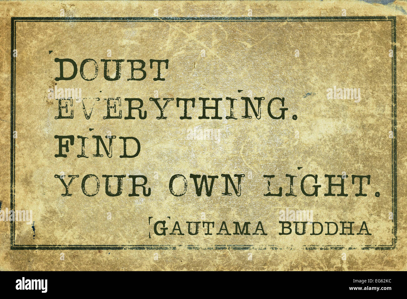 Alles zu zweifeln. Finden Sie Ihre eigene Licht - berühmte Buddha Zitat auf Grunge Vintage Karton gedruckt Stockfoto