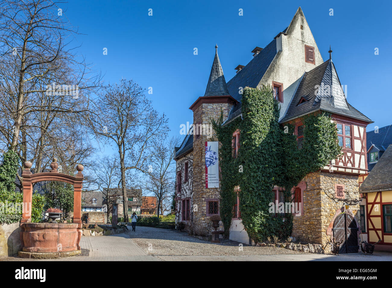 Torbogen auf einem Weingut in Eltville, Rhein, Deutschland Stockfoto