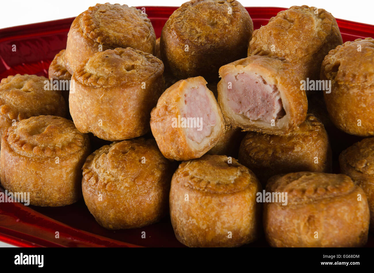 ein Teller mit Schweinefleischpasteten Stockfoto