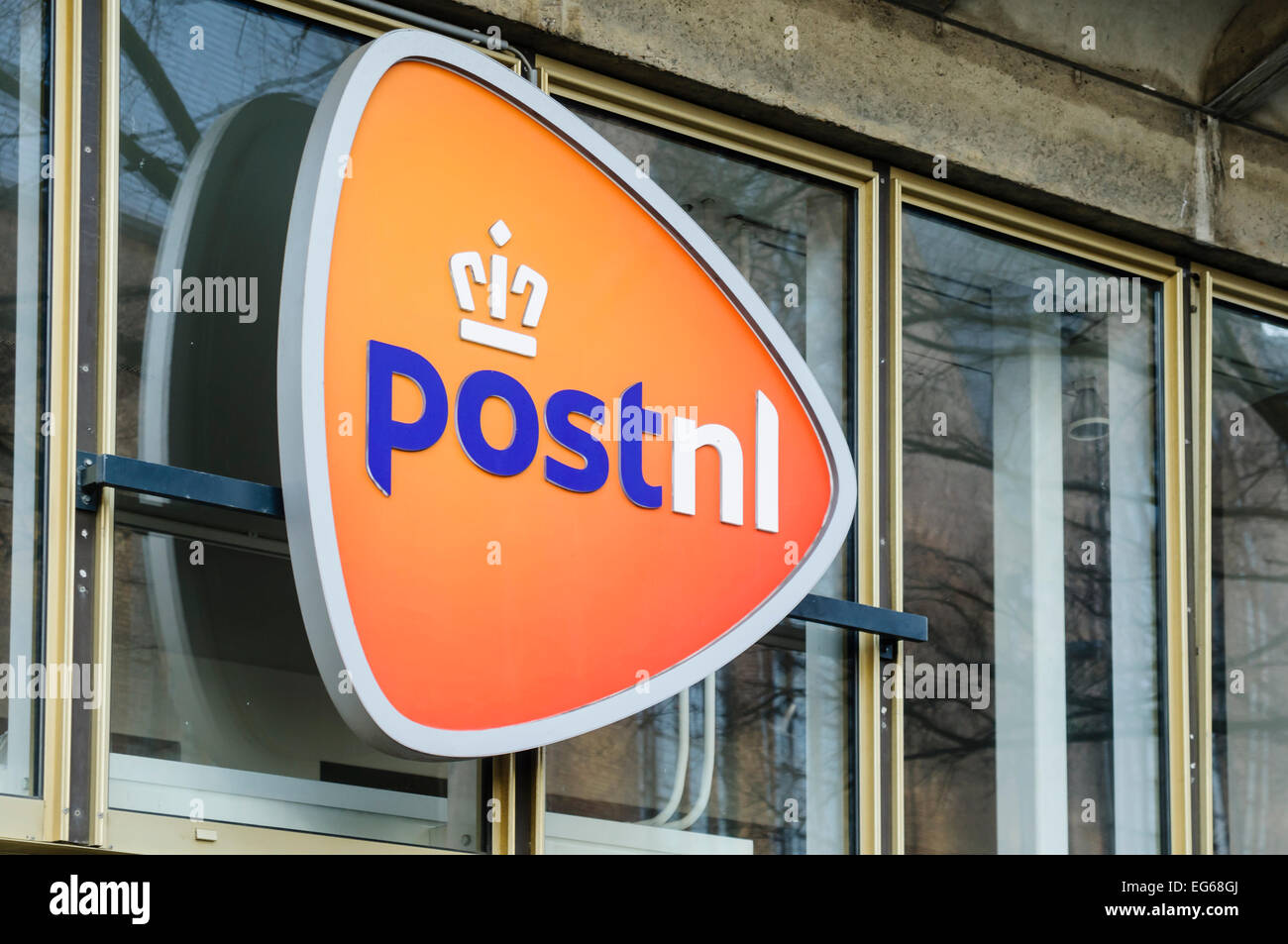 Schild am PostNL niederländische Post Office, Niederlande Stockfoto