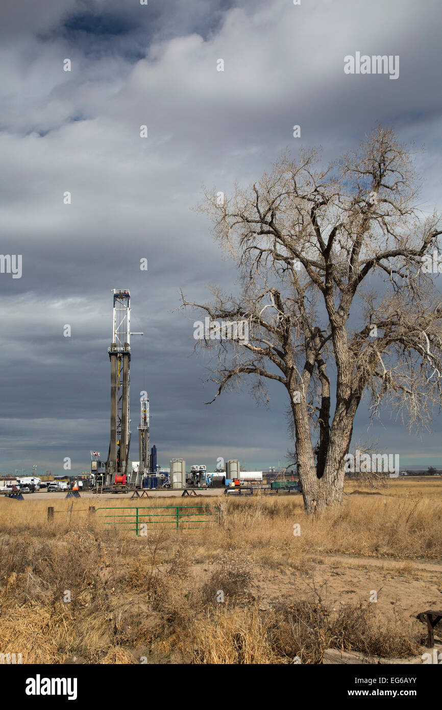 Kersey, Colorado - Ölbohrplattformen auf Ackerland. Stockfoto