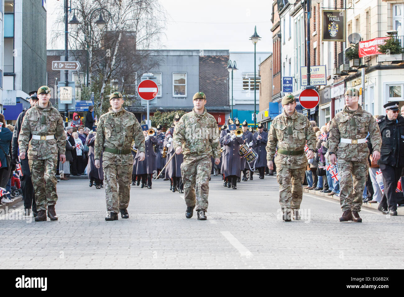 Crewe, Cheshire, UK. 17. Februar 2015. Soldaten aus der Mercian Regiment sind am 17. Februar 2015 geehrt mit der Freiheit des Bezirks Crewe Credit: Simon Newbury/Alamy Live News Stockfoto