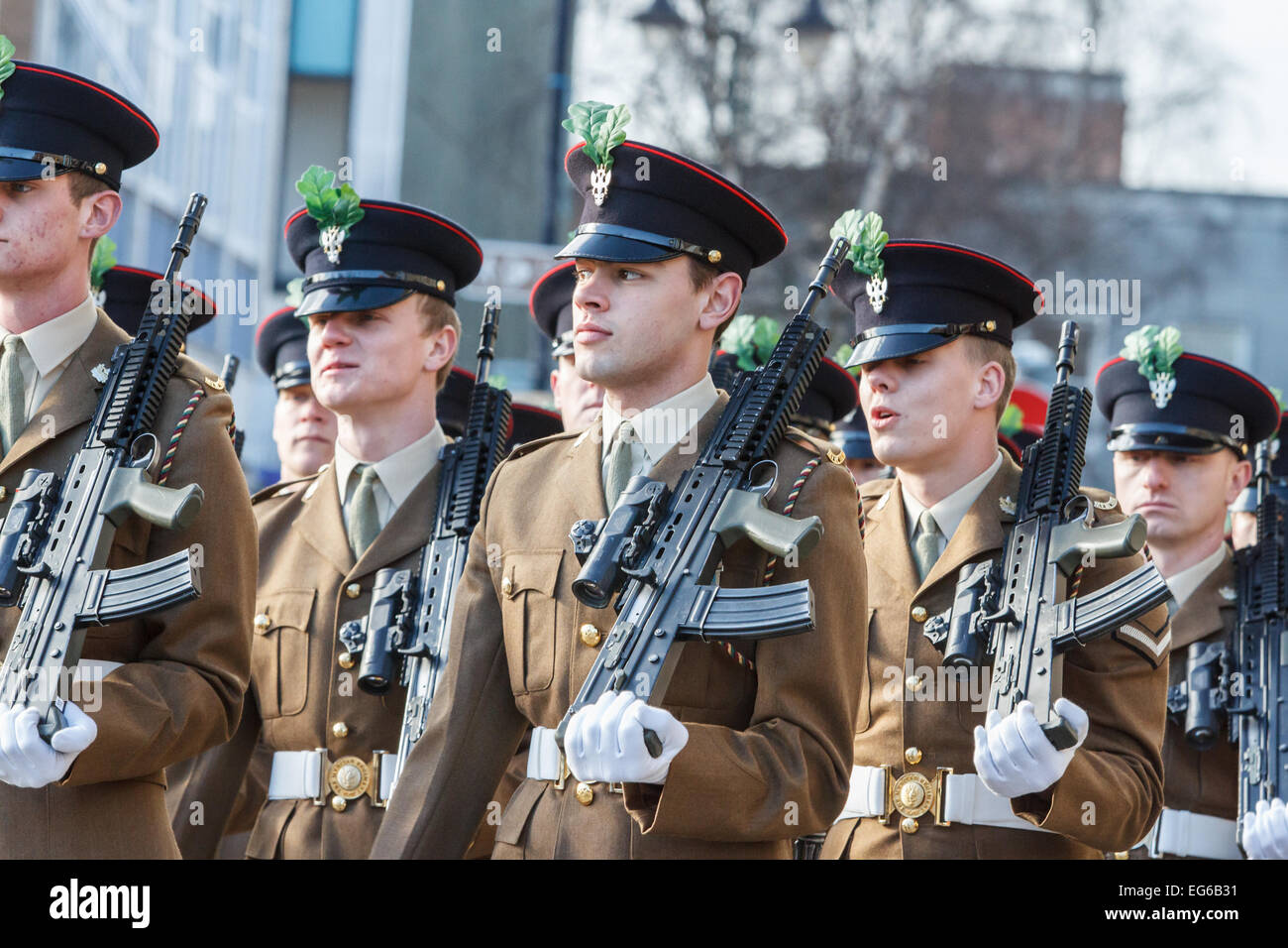 Crewe, Cheshire, UK. 17. Februar 2015. Soldaten aus der Mercian Regiment sind am 17. Februar 2015 geehrt mit der Freiheit des Bezirks Crewe Credit: Simon Newbury/Alamy Live News Stockfoto