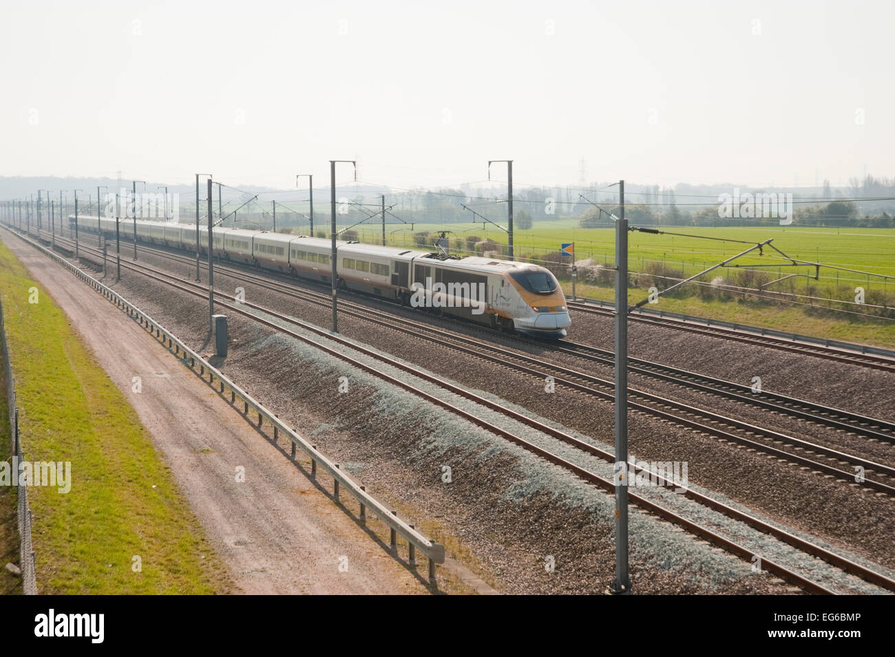 Auf die hohe Geschwindigkeit-Bahnstrecke an Gravesend Kent gebunden London Eurostar. Stockfoto