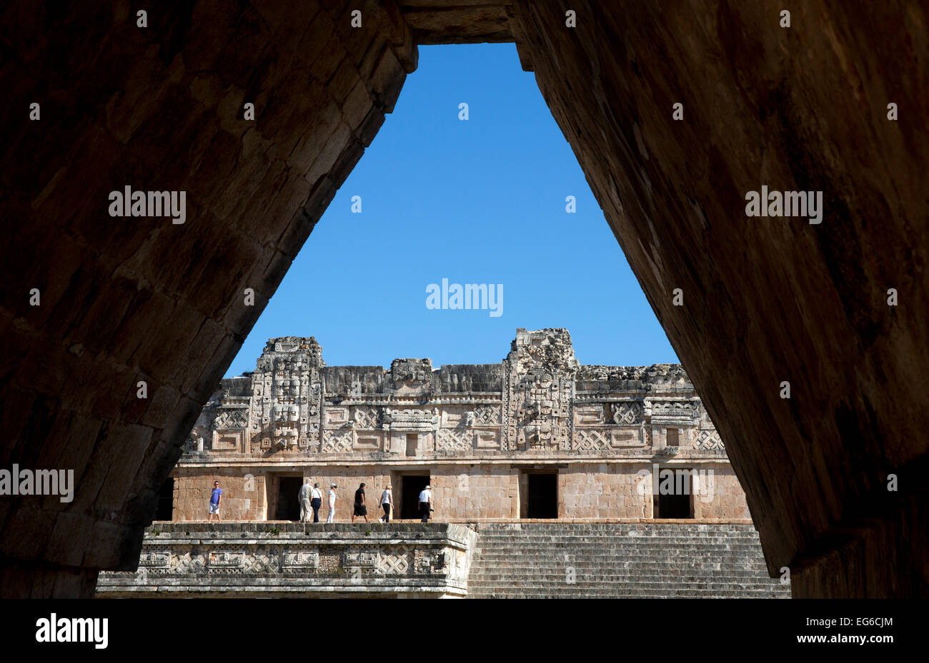 Corbeled Torbogen, das Nonnenkloster Viereck, Uxmal, Yucatan, Mexiko Stockfoto