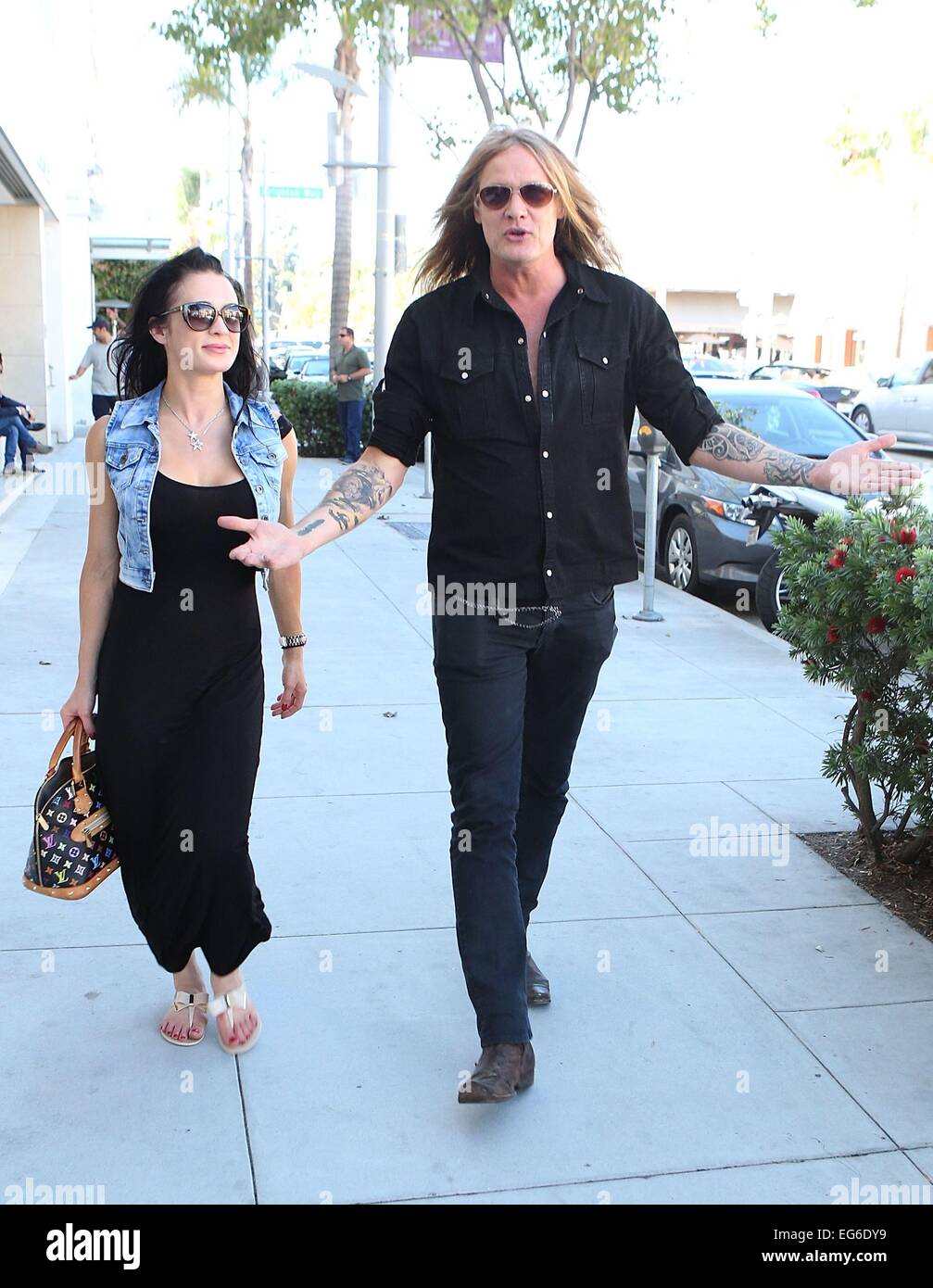 Sebastian Bach entdeckt mit seiner neuen Freundin auf einem Spaziergang mit Beverly Hills: Sebastian Bach wo: Los Angeles, California, Vereinigte Staaten von Amerika bei: 15. August 2014 Stockfoto