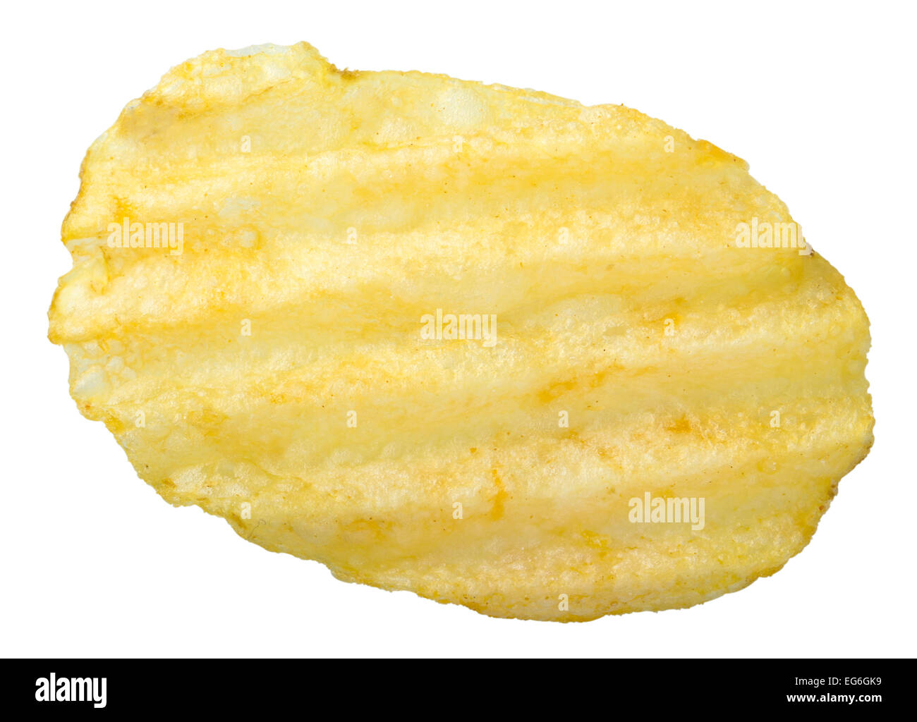 Kartoffel-Chips, die isoliert auf weißem Hintergrund mit Beschneidungspfad Stockfoto