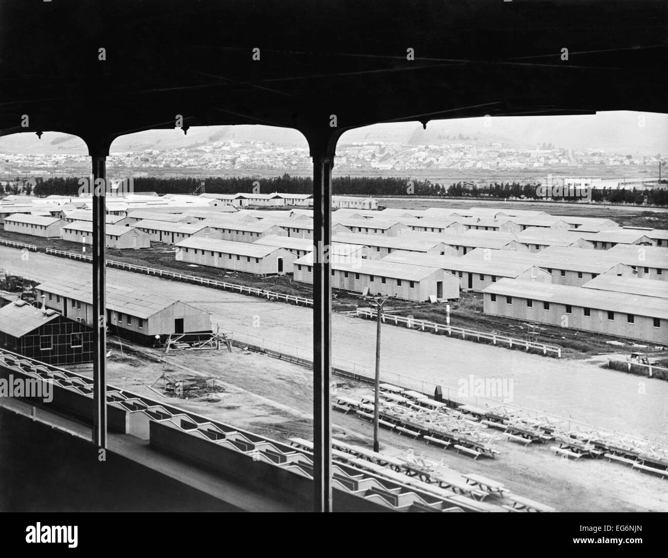 Bau von Kasernen für japanische Amerikaner während des 2. Weltkrieges interniert. Temporäre Assembly Center im Bau Stockfoto