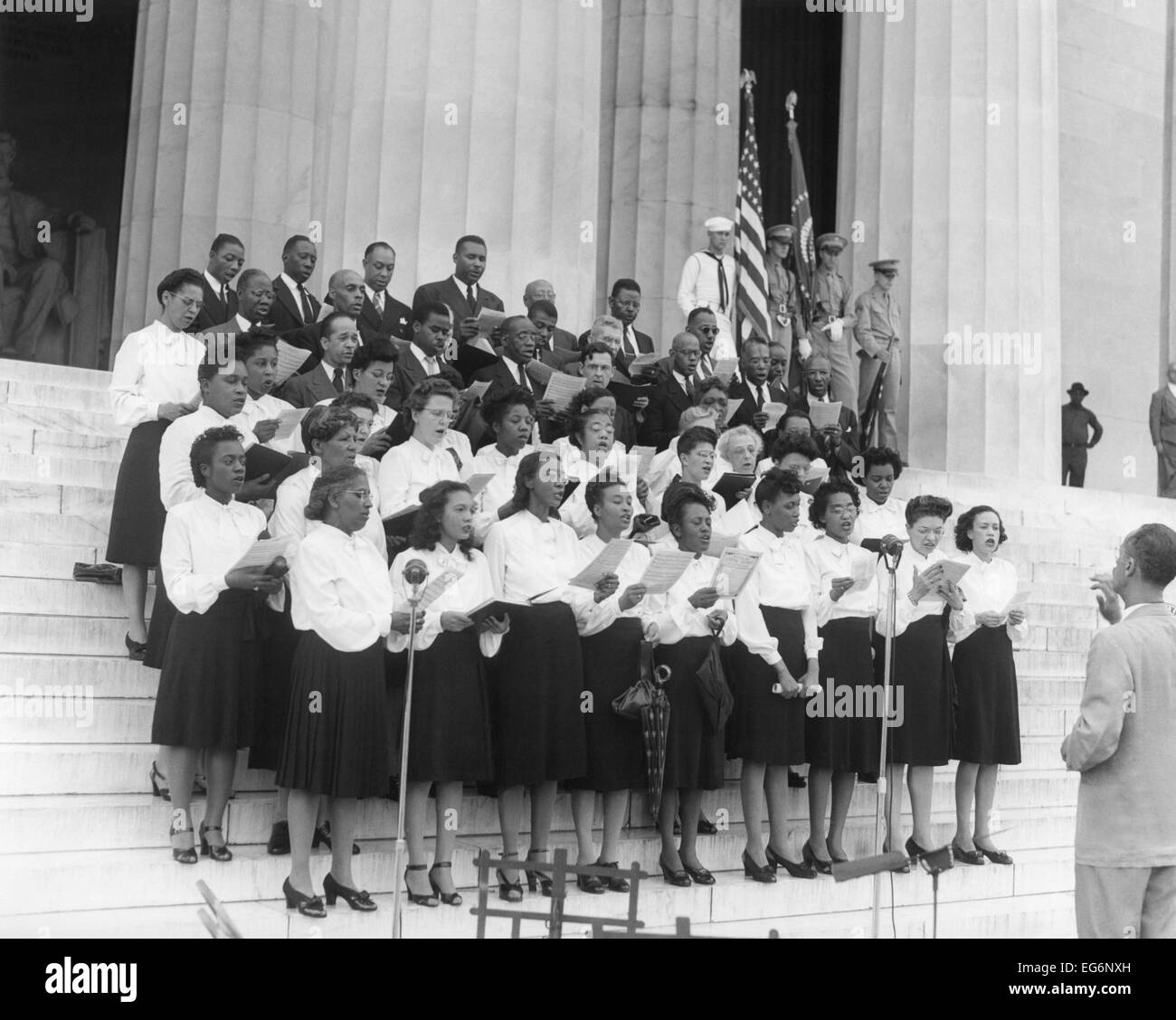 Afrikanisch-amerikanischen Chor erklingt in der 38th NAACP-Konferenz am Lincoln Memorial. 29. Juni 1947. -(BSLOC 2014 15 115) Stockfoto