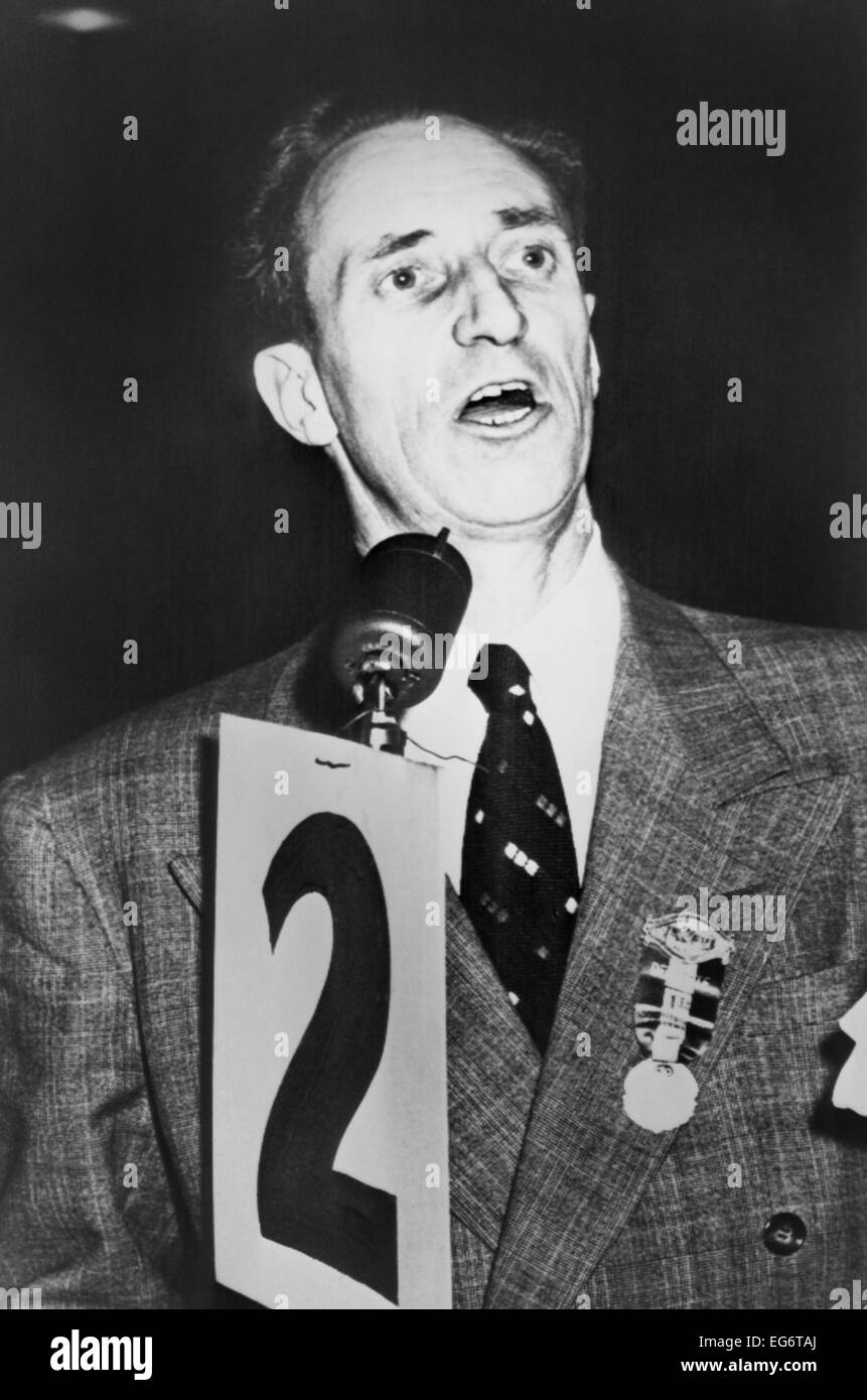 Harry Bridges Adressierung Stop Arbeitstreffen der Hafenarbeiter der Union in San Francisco im Jahr 1952. Bridges war ein Stockfoto
