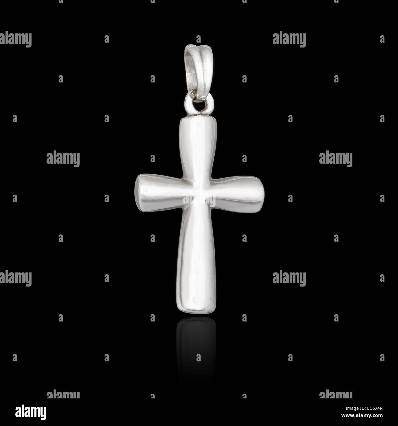 Silber Anhänger in Form eines Kreuzes Stockfoto