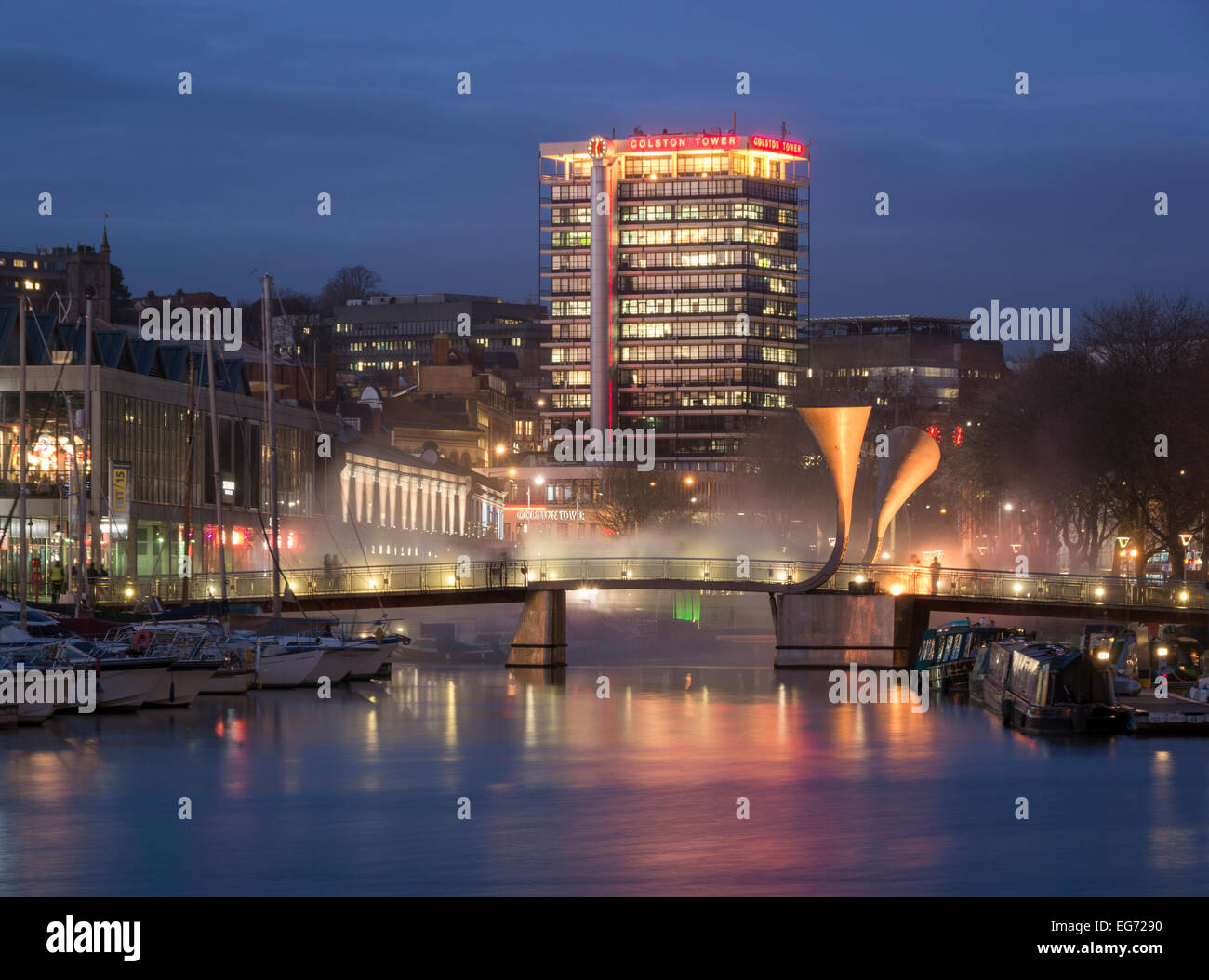 Nebel-Brücke von Fujiko Nayaka, eine Kunstinstallation auf Peros Brücke, Bristol auf Klimawandel aufmerksam. Stockfoto