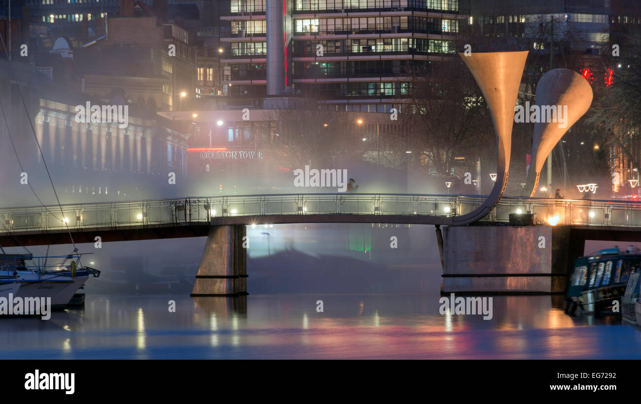 Nebel-Brücke von Fujiko Nayaka, eine Kunstinstallation auf Peros Brücke, Bristol auf Klimawandel aufmerksam. Stockfoto