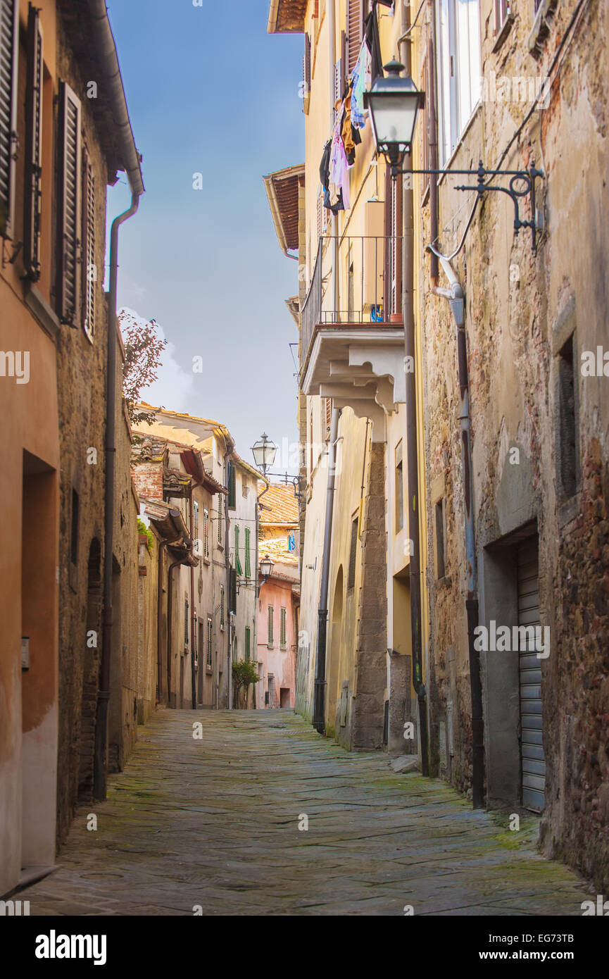 Alte Straßen Grün eine mittelalterliche toskanische Stadt. Stockfoto