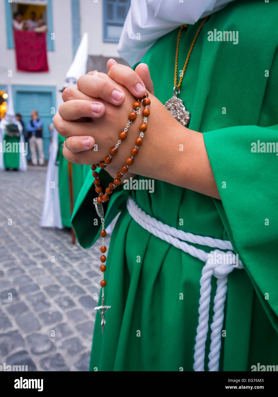 Spanien, Santa Cruz De La Palma, Osterprozession, Hände mit Gebetskette Stockfoto