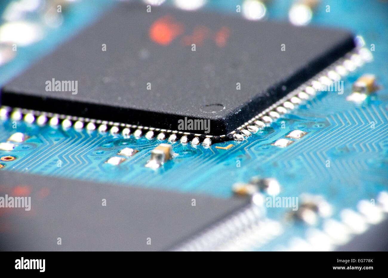 Die inneren Verschleißteile einer Compact Flash Memory Card mit Mikrochips und Schaltungen Stockfoto