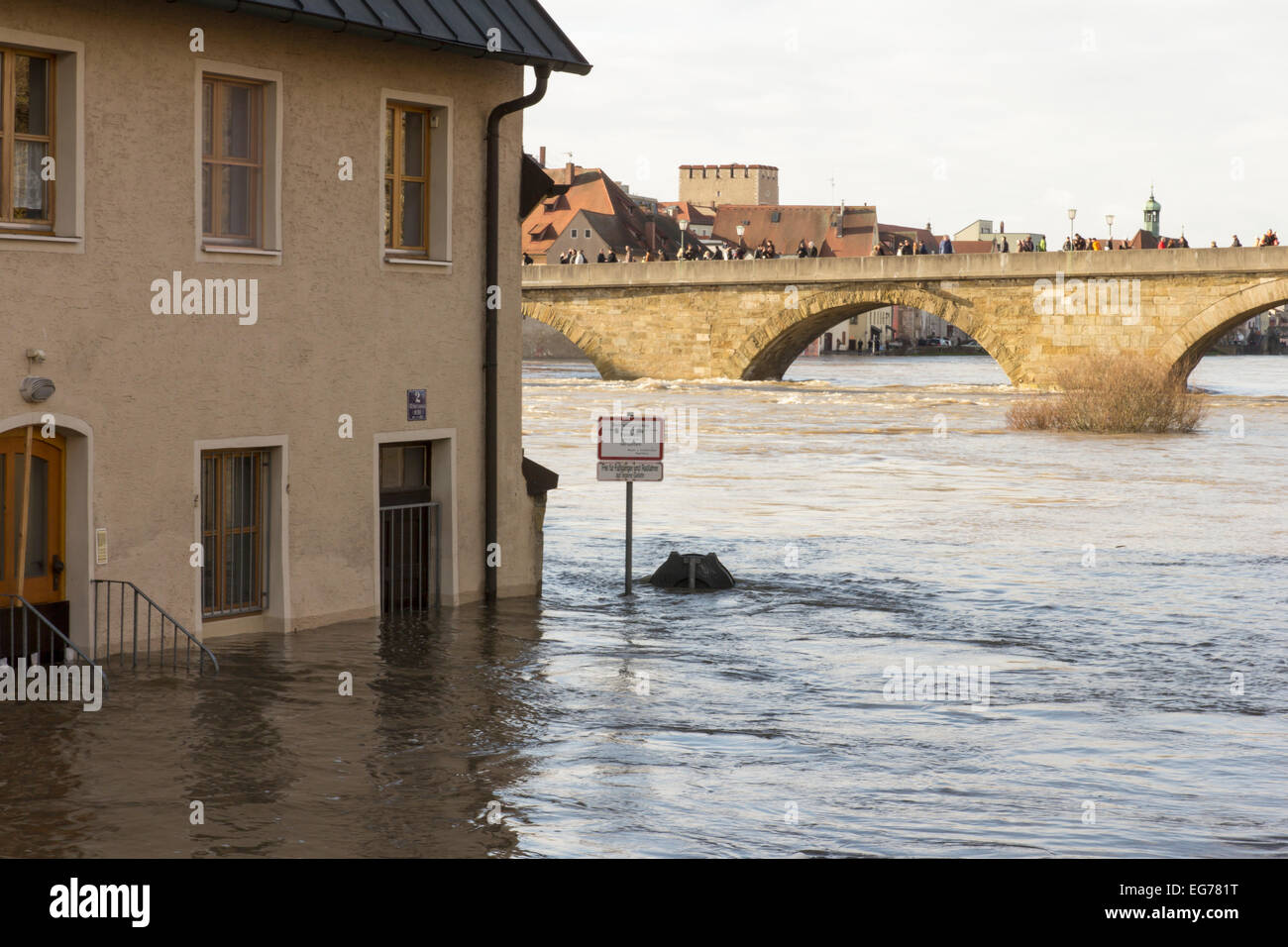 Deutschland, Bayern, Hochwasser der Donau in Regensburg Stockfotografie
