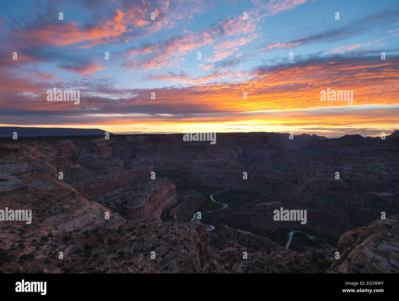 Gemalten Himmel bei Sonnenaufgang - The Wedge Overlook, Utah Stockfoto