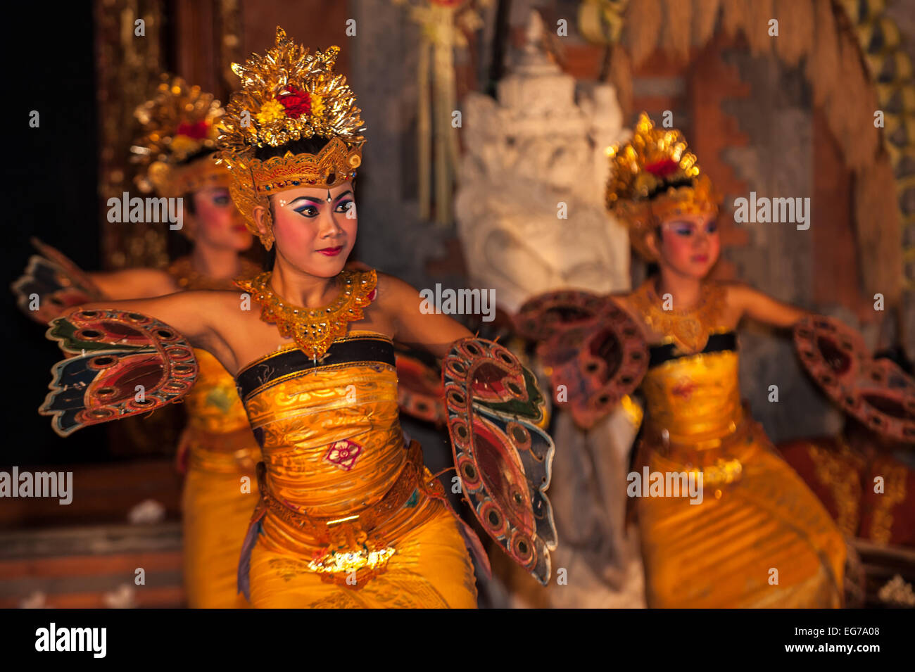 UBUD, BALI, Indonesien - August, 07: Legong traditioneller balinesischer Tanz in Ubud, Bali, Indonesien am 7. August 2010 Stockfoto