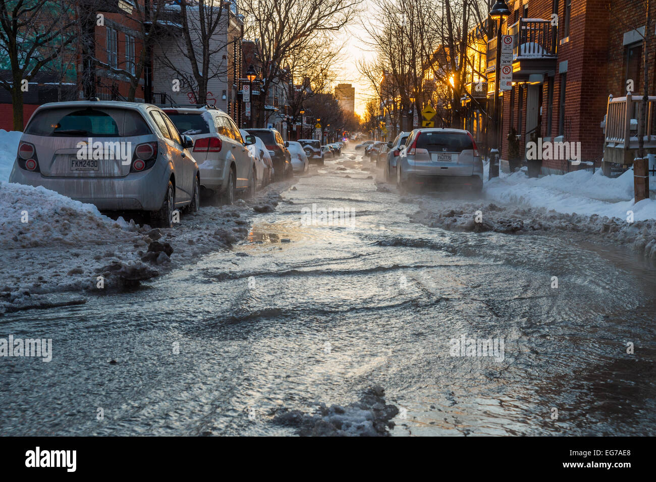 Berri Street überflutet durch Wasserrohrbruch in Montreal nach polare Temperaturen. Stockfoto