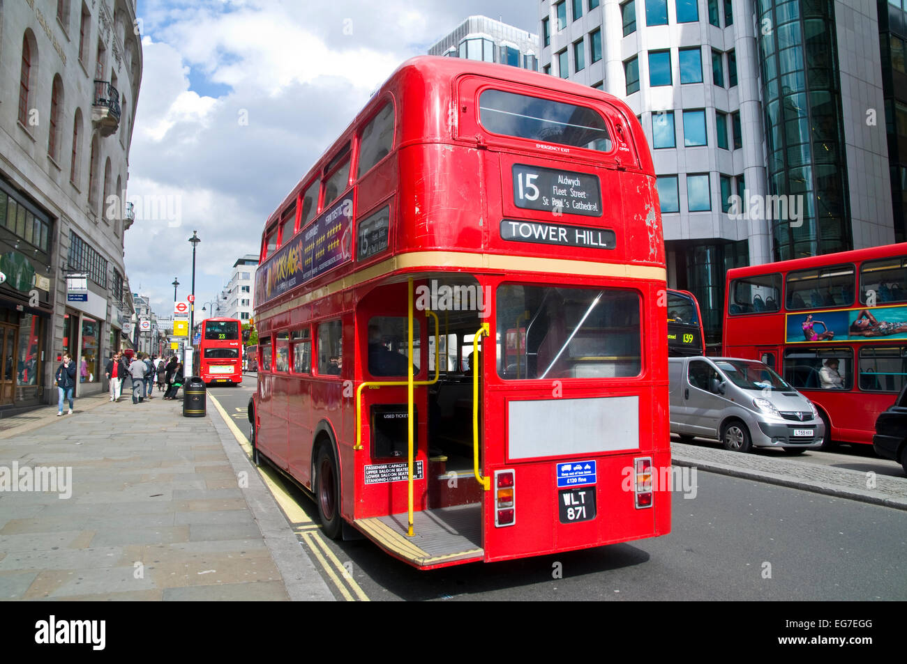 Klassische rote Doppeldecker Routemaster Bus aus den 60er Jahren Stockfoto