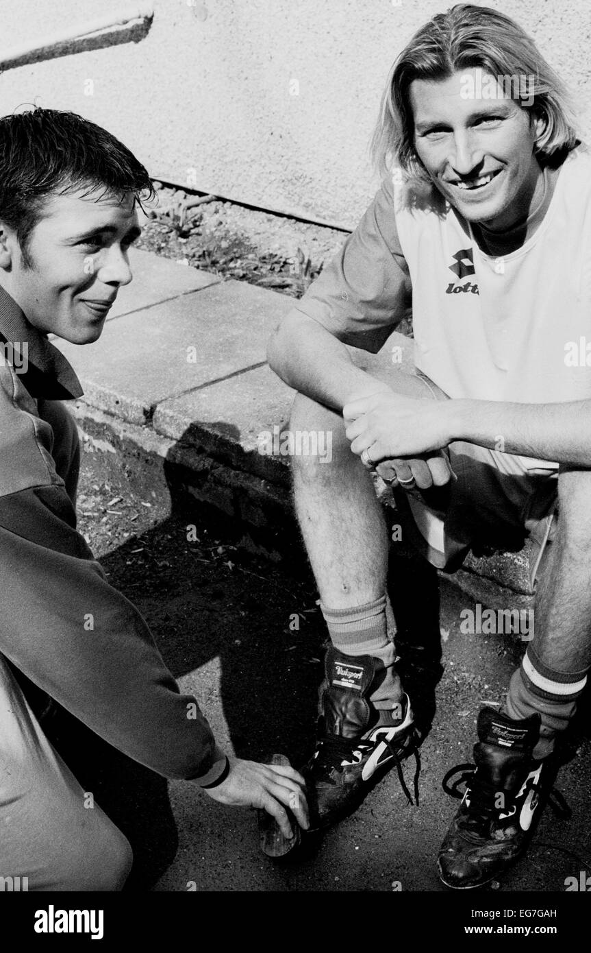 Wales internationale Robbie Savage (r) auf der walisischen Trainingsgelände 1995 Stockfoto