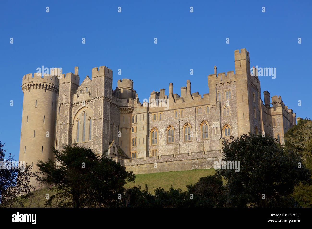 Mittelalterliche Burg in Arundel West Sussex gesetzt auf einem Hügel mit Blick auf den Fluss Arun. Stockfoto