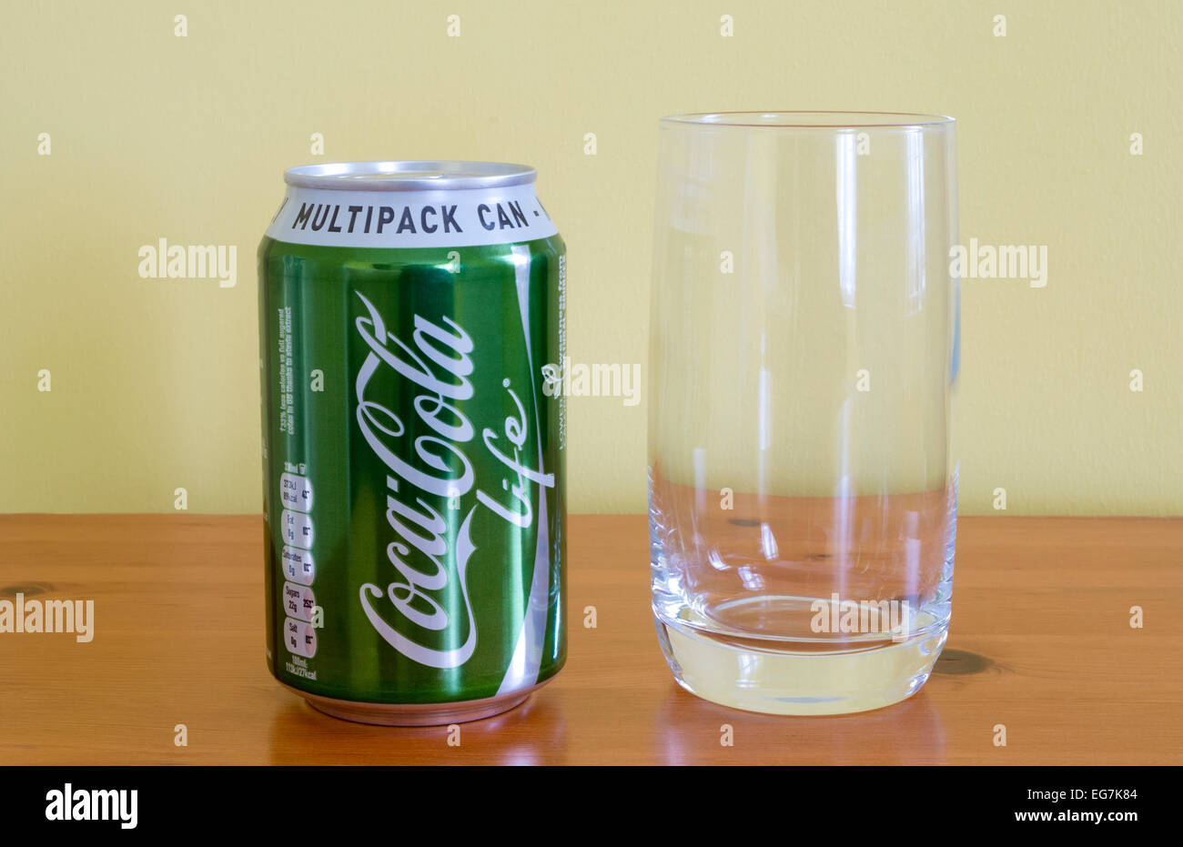 Dose Softdrink Coca-Cola Leben und Glas Stockfoto