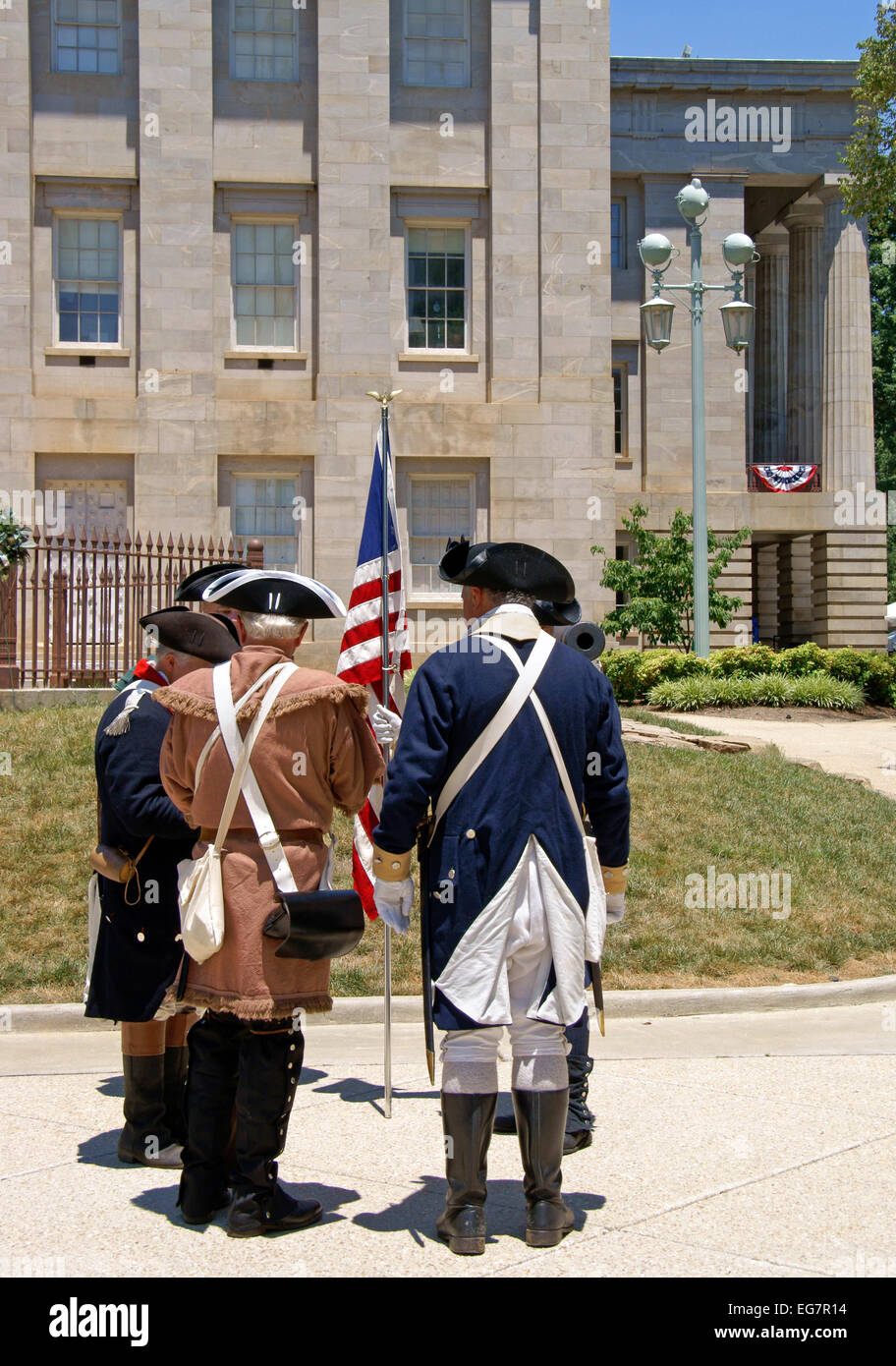 Unabhängigkeitskrieg Reenactors vor das State Capitol in Raleigh, North Carolina, während 4. Juli Feier. Stockfoto