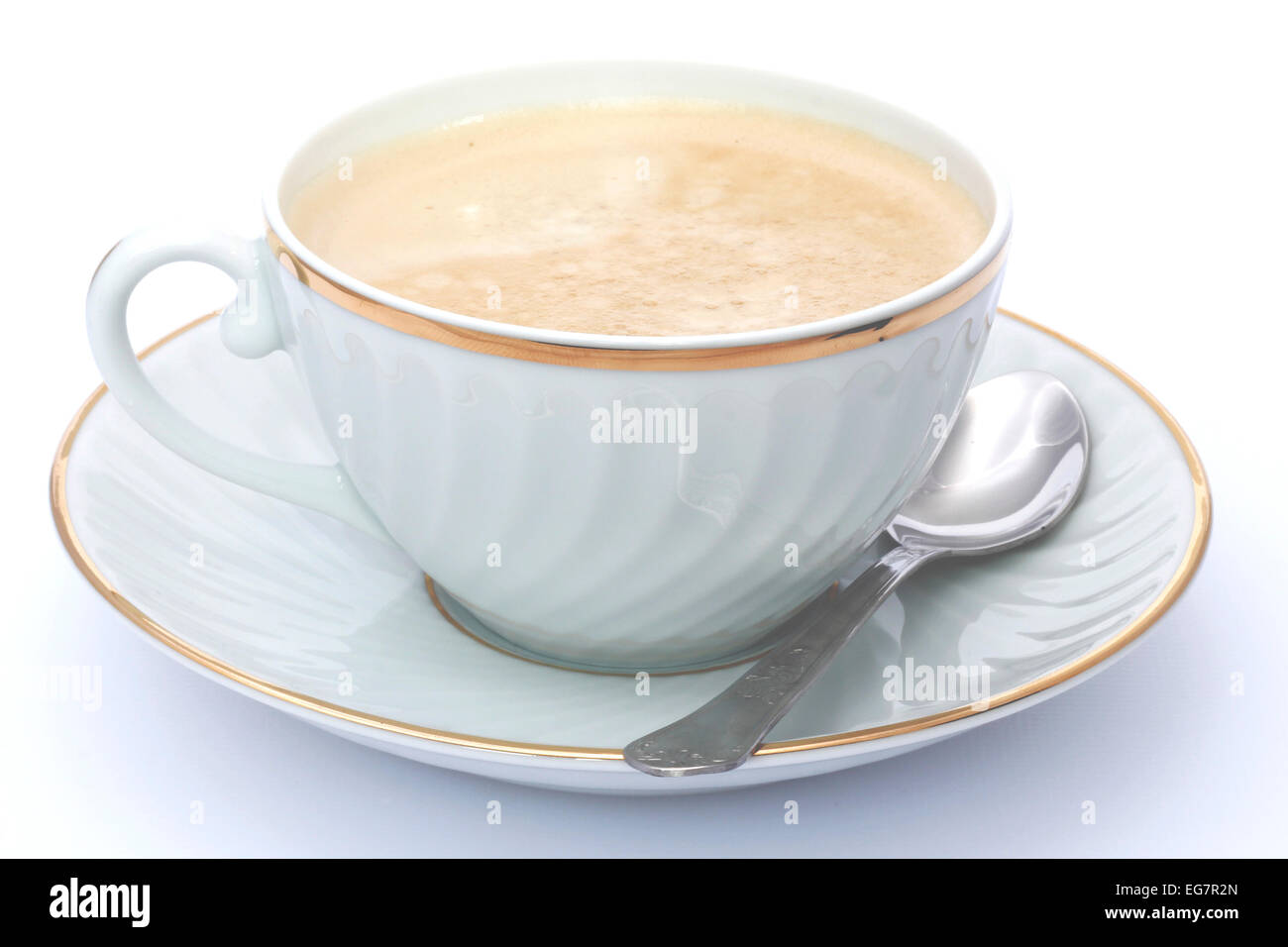 Kaffee mit Milch in weißen und goldenen Pokal Stockfoto