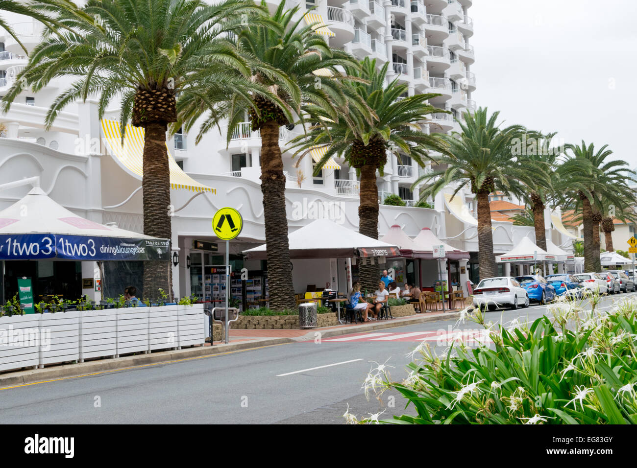 Broadbeach Straße in Gold Coast, ein beliebtes Urlaubsziel in Australien Stockfoto